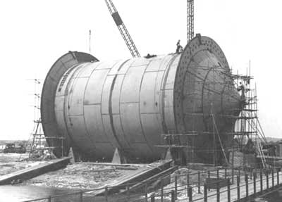 PLUTO_Conumdrum_AOGHS Enormous floating “conundrum" for oil pipelines under construction.