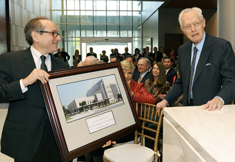 Dr. Daniel Podolsky with W.A. “Tex” Moncrief Jr. at Moncrief Cancer Institute.